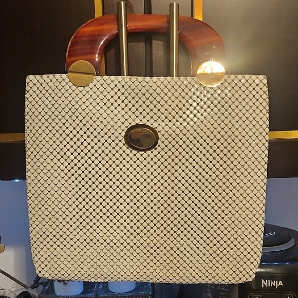 Whiting & Davis Handbags - Chic Whiting And Davis Chainmail Purse